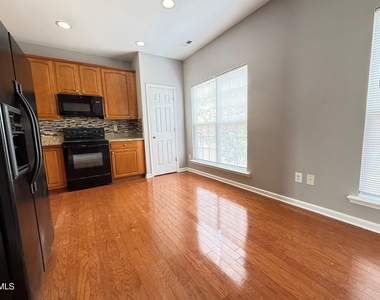 3113 Settle In Lane - Photo Thumbnail 9