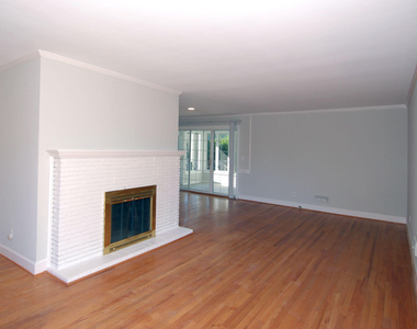 727 Graham Street - Photo Thumbnail 7