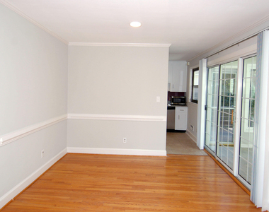 727 Graham Street - Photo Thumbnail 5