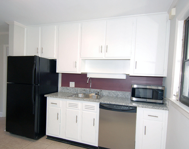 727 Graham Street - Photo Thumbnail 1