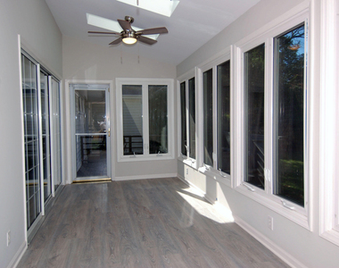 727 Graham Street - Photo Thumbnail 8