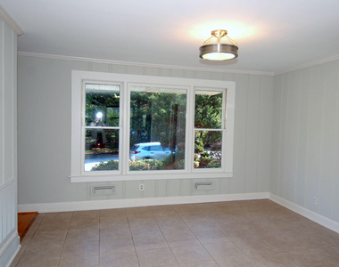 727 Graham Street - Photo Thumbnail 4