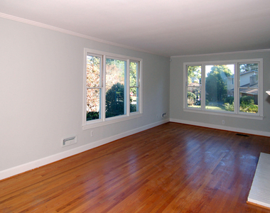 727 Graham Street - Photo Thumbnail 6