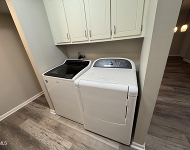 533 Pine Ridge Place - Photo Thumbnail 5