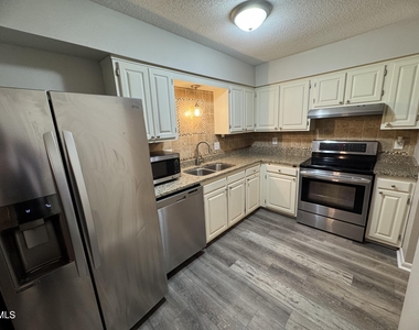 533 Pine Ridge Place - Photo Thumbnail 1