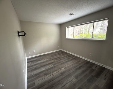 533 Pine Ridge Place - Photo Thumbnail 11