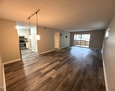 533 Pine Ridge Place - Photo Thumbnail 2