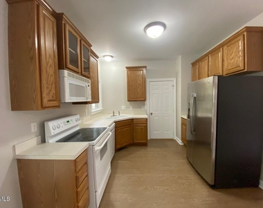 305 Amaryllis Way - Photo Thumbnail 4