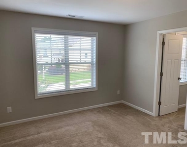 1100 Broadcreek Drive - Photo Thumbnail 14