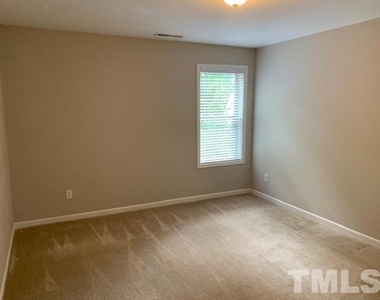 1100 Broadcreek Drive - Photo Thumbnail 15