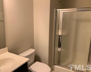 1100 Broadcreek Drive - Photo Thumbnail 7