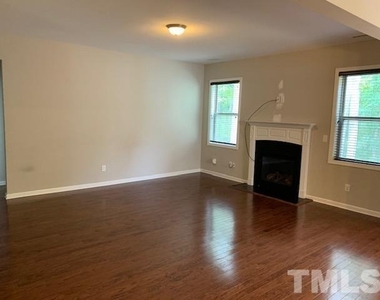 1100 Broadcreek Drive - Photo Thumbnail 5