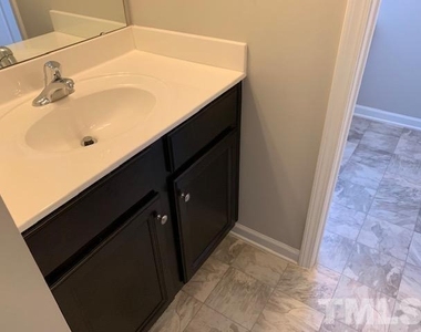 1100 Broadcreek Drive - Photo Thumbnail 17