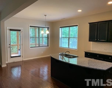 1100 Broadcreek Drive - Photo Thumbnail 4