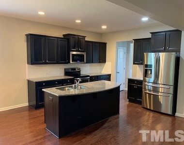 1100 Broadcreek Drive - Photo Thumbnail 3