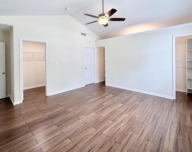 2729 E Shoreham Street - Photo Thumbnail 32