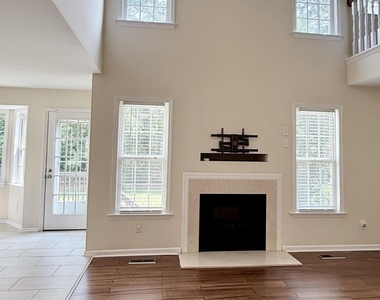 2729 E Shoreham Street - Photo Thumbnail 16