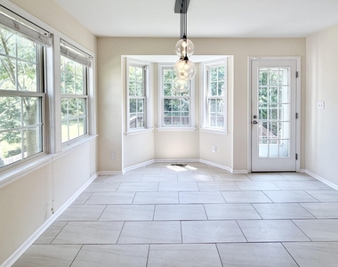2729 E Shoreham Street - Photo Thumbnail 12