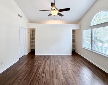 2729 E Shoreham Street - Photo Thumbnail 33