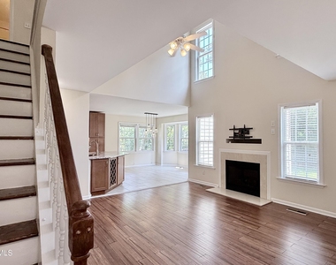 2729 E Shoreham Street - Photo Thumbnail 18