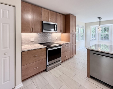 2729 E Shoreham Street - Photo Thumbnail 7