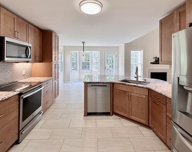 2729 E Shoreham Street - Photo Thumbnail 6