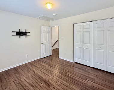 2729 E Shoreham Street - Photo Thumbnail 46