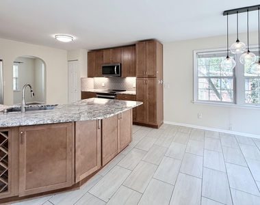 2729 E Shoreham Street - Photo Thumbnail 14