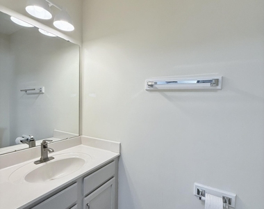 2729 E Shoreham Street - Photo Thumbnail 24