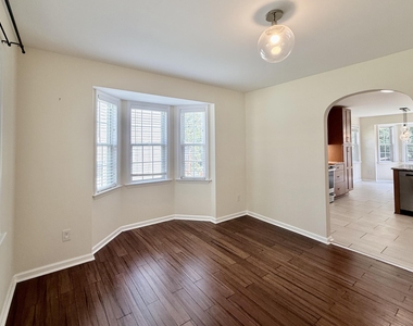 2729 E Shoreham Street - Photo Thumbnail 5