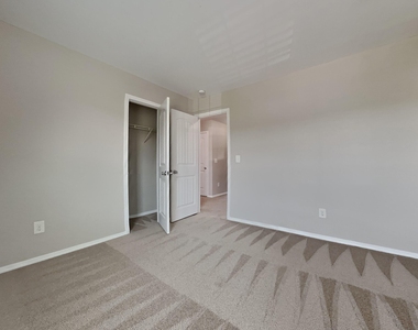 514 Kerriann Lane - Photo Thumbnail 13