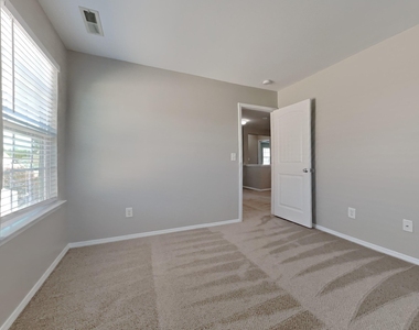 514 Kerriann Lane - Photo Thumbnail 11