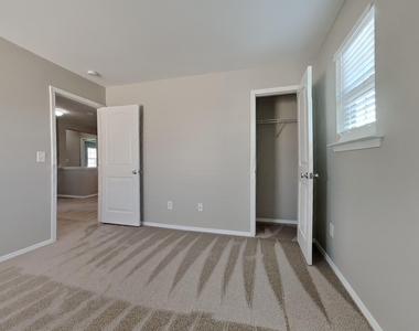 514 Kerriann Lane - Photo Thumbnail 12
