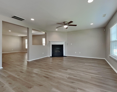 514 Kerriann Lane - Photo Thumbnail 3