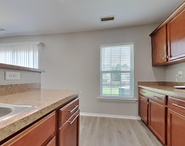 514 Kerriann Lane - Photo Thumbnail 5