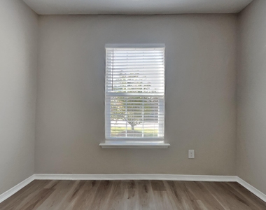 514 Kerriann Lane - Photo Thumbnail 10