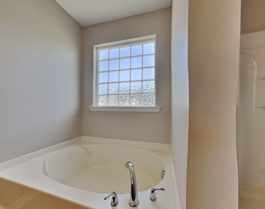 514 Kerriann Lane - Photo Thumbnail 9