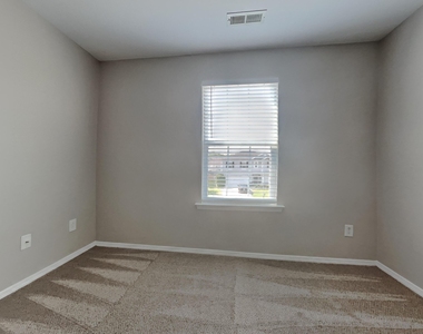 514 Kerriann Lane - Photo Thumbnail 14