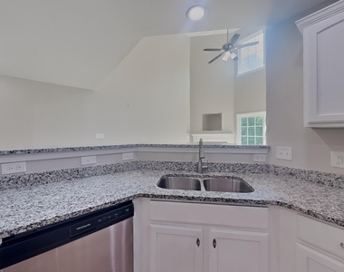 910 Statler Drive - Photo Thumbnail 4