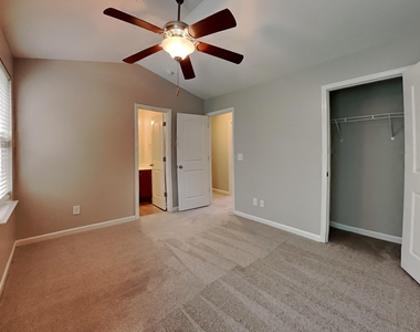 427 Randolph Drive - Photo Thumbnail 6