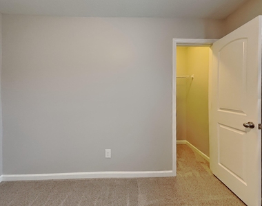 427 Randolph Drive - Photo Thumbnail 10