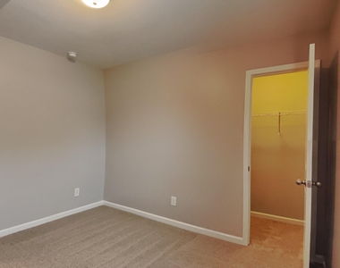 427 Randolph Drive - Photo Thumbnail 11