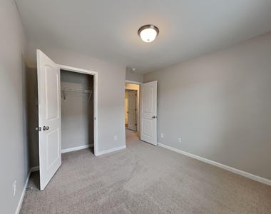427 Randolph Drive - Photo Thumbnail 13