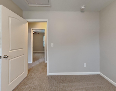 427 Randolph Drive - Photo Thumbnail 9