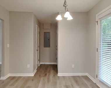 427 Randolph Drive - Photo Thumbnail 3