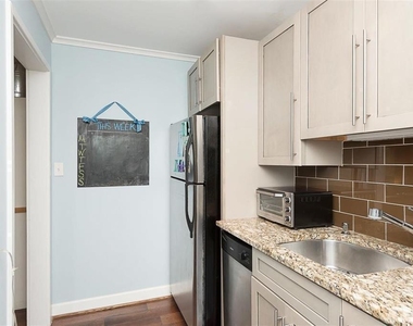801 Daniels Street - Photo Thumbnail 4