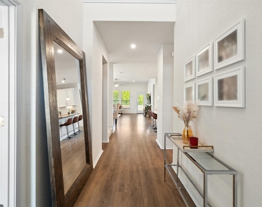 211 Brookside St - Photo Thumbnail 3