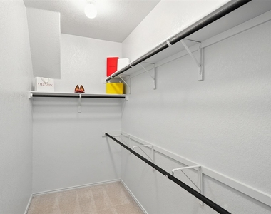211 Brookside St - Photo Thumbnail 15
