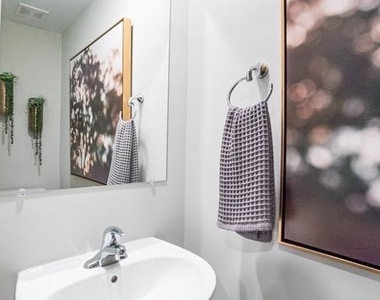 452 17th Street - Photo Thumbnail 3