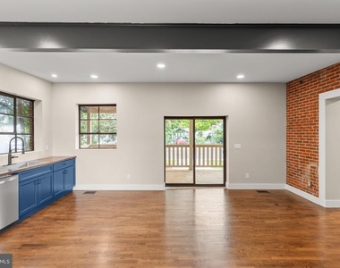 903 Orchard Avenue - Photo Thumbnail 9